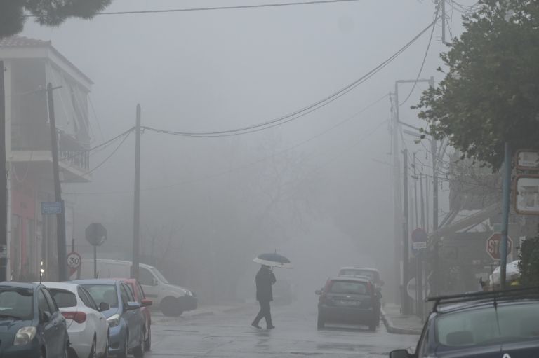 Συναγερμός από την κακοκαιρία: Ασταμάτητη βροχή στην Αττική, μηνύματα 112 σε τρεις περιοχές