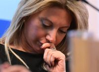 Αμβλώσεις ξανά στο επίκεντρο: Καρυστιανού προκαλεί σάλο – Κυβέρνηση & αντιπολίτευση σε «πόλεμο» δηλώσεων