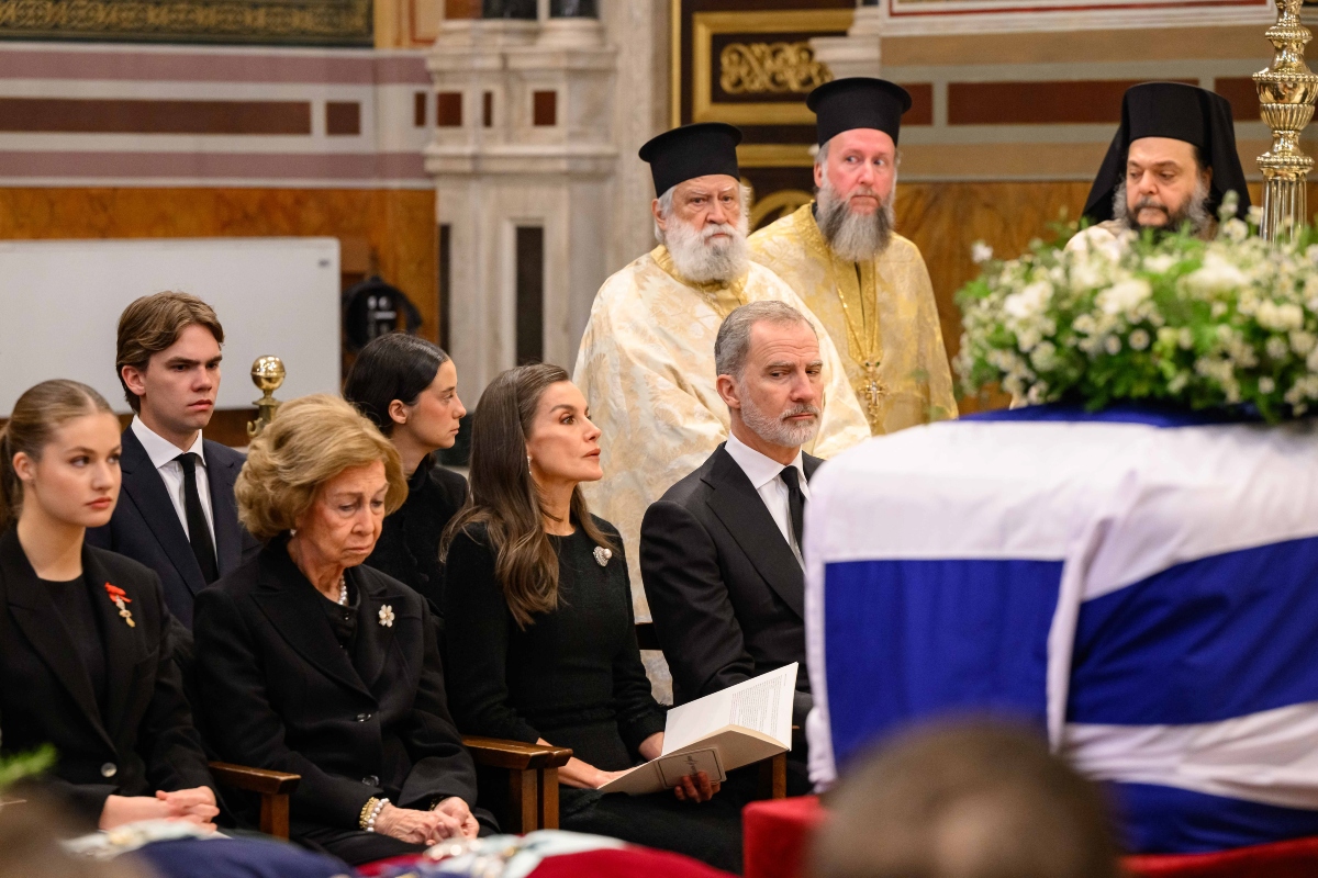 Κηδεία πριγκίπισσας Ειρήνης: Το τελευταίο αντίο στη Μητρόπολη Αθηνών – Παρούσα η οικογένεια Ντε Γκρες