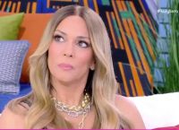 Έλλη Κοκκίνου: Η αμηχανία για τον Διονύση Σχοινά – “Τόση ώρα προσπαθώ να το αποφύγω”