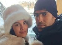 Full in love στις Άλπεις: Η Μαρία Κορινθίου και ο Γιώργος Καραθανάσης στην πιο τρυφερή τους φωτογραφία