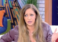 Βίκυ Κουλιανού: Δεν πήγα στην κηδεία του πατέρα μου, τον αποχαιρέτισα ένα χρόνο μετά ακούγοντας Μητροπάνο