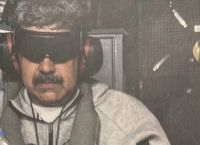 Οι πρώτες φωτογραφίες του Νικολάς Μαδούρο μετά τη σύλληψή του – Με χειροπέδες και μάσκα στα μάτια