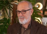 Σοκάρει ο Στέλιος Μάινας: “Ήμουν φοβισμένο παιδί – έτρωγα πολύ ξύλο στη γειτονιά”