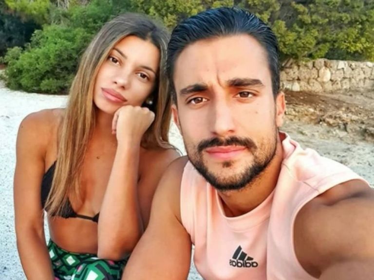 Ο Σάκης Κατσούλης «λιώνει» για την εγκυμοσύνη της Μαριαλένας Ρουμελιώτη – «Το καλύτερο δώρο της ζωής μου»