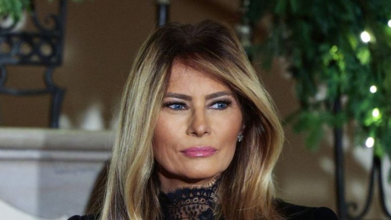 Η Μελάνια Τραμπ σε παρέμβαση έκπληξη: «Ειρηνικές διαδηλώσεις» και προώθηση ντοκιμαντέρ