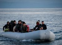 Ξεμπλοκάρει η “παγωμένη” νομιμότητα: 90.000 άδειες διαμονής ανοίγουν δρόμο με νέο νόμο