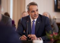 Ο Μητσοτάκης ανοίγει κάλπες για την Ομογένεια και «κλειδώνει» σταθερότητα σε ταραγμένο γεωπολιτικό σκηνικό