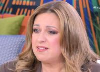 Ευαγγελία Μουμούρη: «Δεν μπορώ να είμαι η μητέρα της κόρης του συντρόφου μου»