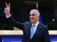 Ε.Ε. κλιμακώνει κυρώσεις στο Ιράν καθώς ο «Σάχης» & οι δρόμοι αιματοκυλίζονται — 500 νεκροί