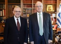 ΚΡΥΦΗ «ΕΠΙΧΕΙΡΗΣΙΑΚΗ ΖΩΝΗ» στο Προεδρικό! Τασούλας – Παπαδήμος «ΣΧΕΔΙΑΖΟΥΝ» Ελλάδα σε Παγκόσμια Καταιγίδα