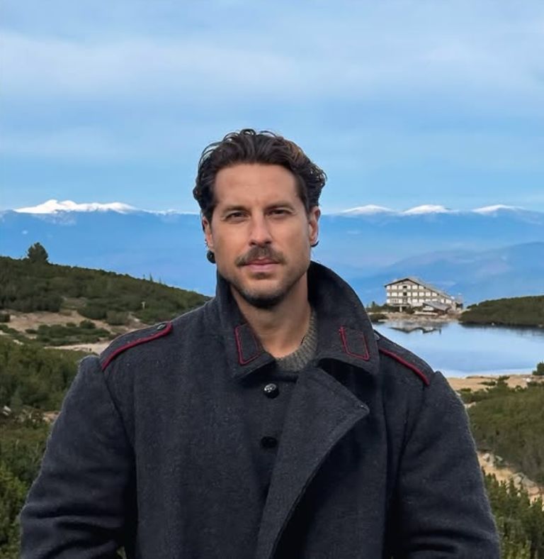 Νάσος Παπαργυρόπουλος: Υπέγραψε σύμφωνο συμβίωσης με 27χρονη Κολομβιανή καλλονή