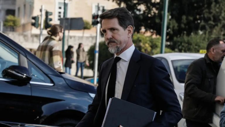 Γαλαζοαίματοι και πολιτική Αθήνας: Σκέψεις για τον Δήμο και την Πλατεία Κοτζιά