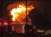 “Παραλίγο να τιναχτούμε στον αέρα”: Διαρροή καυσίμων δείχνουν τα πρώτα στοιχεία για τη φωτιά στο Πέραμα