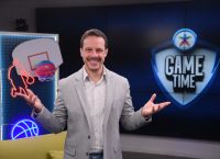 Ο Δημήτρης Μακαλιάς σκίζει το σενάριο και μετατρέπει το GAME TIME σε stand-up show