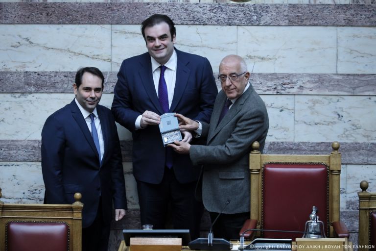 Πρωτογενές πλεόνασμα πάνω από 10 δισ.: Παράθυρο για φοροελαφρύνσεις ή δημοσιονομική παγίδα;