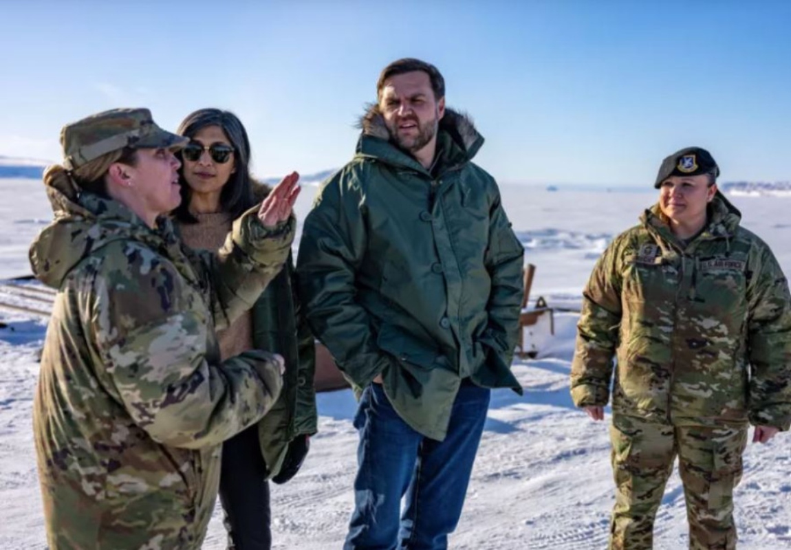 Politico: Γιατί πρέπει να ανησυχεί η Δανία για τις ΗΠΑ και τη Γροιλανδία