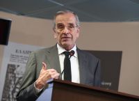 Νέα “καρφιά” Σαμαρά κατά κυβέρνησης:”Δήθεν επιτελικό κράτος 60-65 υπουργών και υφυπουργών”