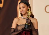 Ζoe Saldaña: Η βασίλισσα του box office – Ξεπέρασε την Scarlett Johansson