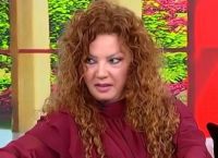 Η Σοφία Αρβανίτη συγκλονίζει: «Ήμουν δυστυχισμένη – Η μητέρα μου με ρωτούσε “πώς είσαι έτσι;”»