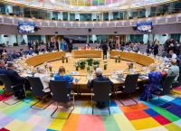 Σύνοδος Κορυφής ΕΕ: Οι Ευρωπαίοι αποφασίζουν καθώς “το αμερικανικό όνειρο πέθανε”