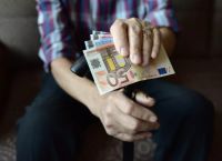 Εθνική σύνταξη αυξάνεται στα €446,87 από 1/1/2026 – όλες οι επιπτώσεις στην αγορά εργασίας