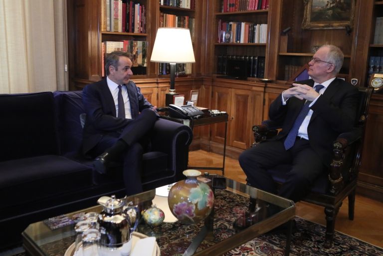 Μητσοτάκης προς Τασούλα: Σε αμφισβήτηση η μεταπολεμική ειρήνη και ευημερία [vid,pics]