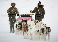 Sirius Dog Patrol: Η επίλεκτη μονάδα με έλκηθρα και σκύλους της Γροιλανδίας που χλεύασε ο Τραμπ