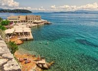 Ρεκόρ στον Τουρισμό: Η Ελλάδα Ξεπερνά τα 23 Δισ. Ευρώ με Νέες Προοπτικές για το 2026