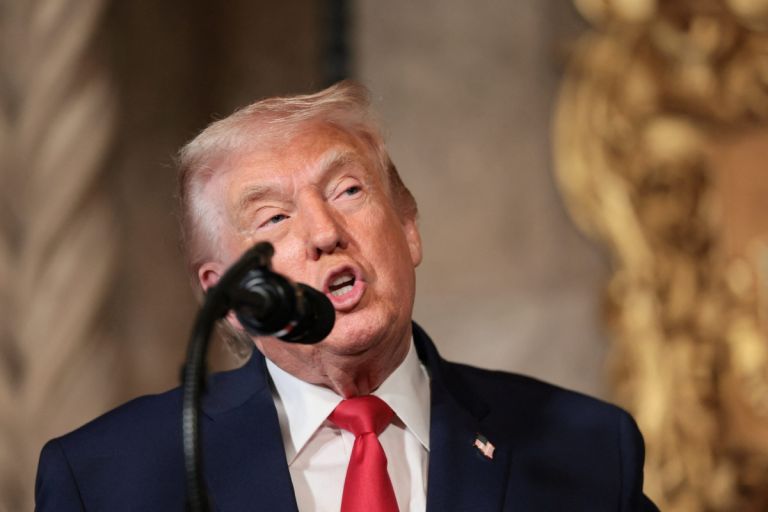 Τραμπ: «Αν το Ιράν σκοτώσει διαδηλωτές, θα το χτυπήσουμε πολύ σκληρά»