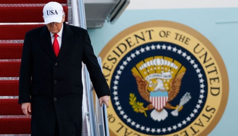 ΗΠΑ: Μπορεί το Κογκρέσο να Εμποδίσει τον Τραμπ να Καταλάβει τη Γροιλανδία;