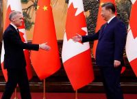 Πόλεμος Τιμών: Ο Τραμπ Απειλεί με 100% Δασμούς στην Καναδά αν Υπογράψει Συμφωνία με Κίνα