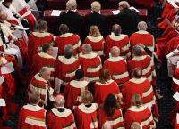 «Θα σας εξαντλήσουμε»: Οι λόρδοι που μπλοκάρουν την κυβέρνηση Εργατικών στη Βρετανία