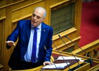 «Ο Μητσοτάκης σε πανικό» — Βελόπουλος ζητά την παραίτηση του πρωθυπουργού με σφοδρές επιθέσεις