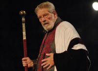 Γιάννης Βόγλης: Σοκ! Στα σκουπίδια βρέθηκαν 3 βραβεία του αξέχαστου ηθοποιού – Η απάντηση του γιου του