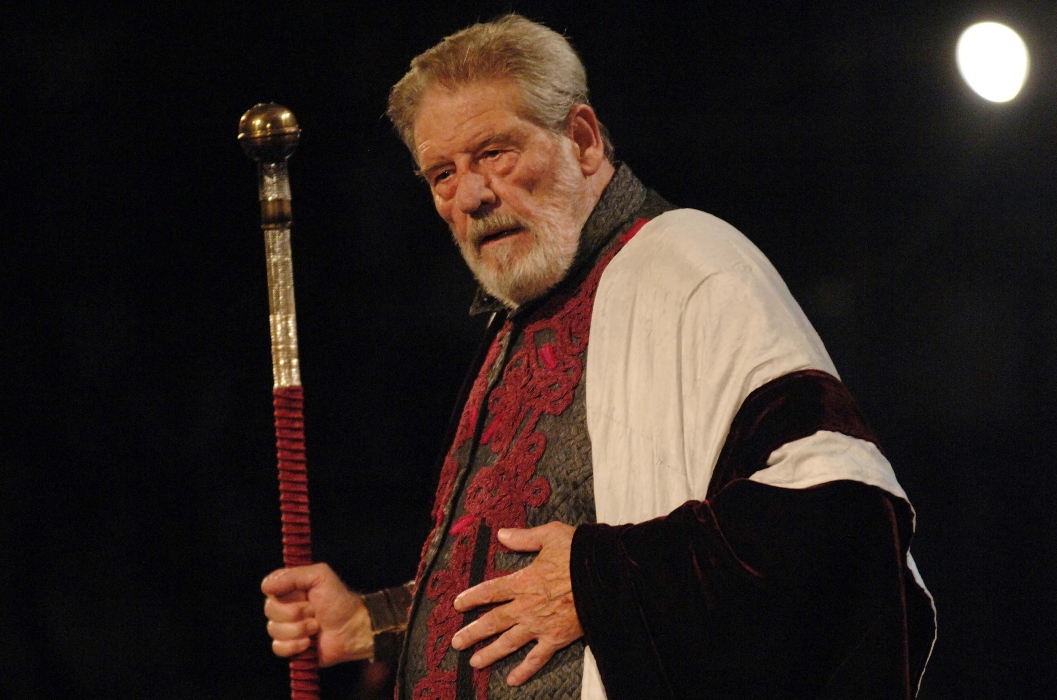 Γιάννης Βόγλης: Σοκ! Στα σκουπίδια βρέθηκαν 3 βραβεία του αξέχαστου ηθοποιού – Η απάντηση του γιου του