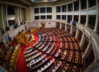 Βουλή: Live η συζήτηση στην Ολομέλεια για τη σύσταση διακομματικής επιτροπής για το αγροτικό