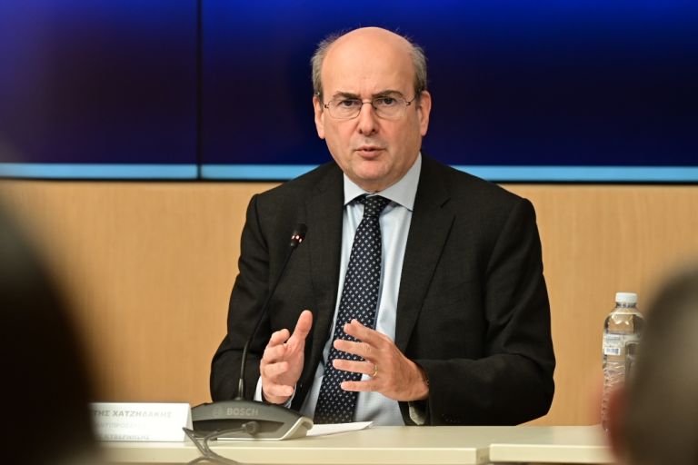 Χατζηδάκης: Υπεύθυνες δηλώσεις αντί πιστοποιητικών,πιστοποιημένοι επαγγελματίες για επιτάχυνση διαδικασιών