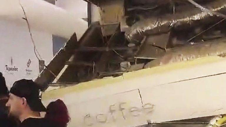 Θεσσαλονίκη: Στο νοσοκομείο 45χρονη ύστερα από κατάρρευση οροφής σε εμπορικό