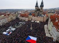 Πολιτική κρίση στην Τσεχία: Μαζικές διαδηλώσεις υπέρ του προέδρου Πετρ Πάβελ