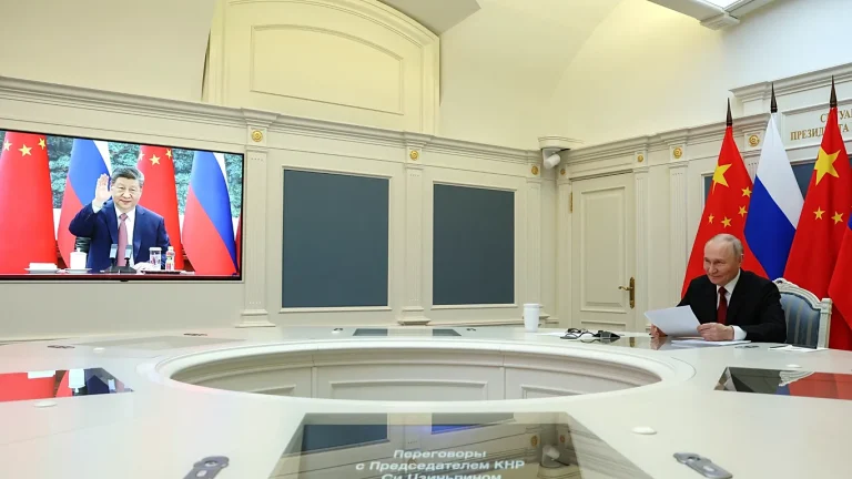 Σι–Πούτιν «σφίγγουν» τον άξονα εν μέσω παγκόσμιας αναταραχής και τέλους της New START