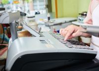 Real time αποδείξεις στην ΑΑΔΕ: Πώς θα λειτουργεί το νέο e-send ως το τέλος του 2026