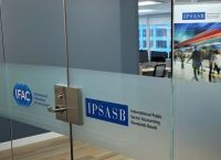 IPSASB: Υποχρεωτικοί παγκόσμιοι κανόνες γνωστοποίησης κλιματικού κινδύνου για τις κυβερνήσεις