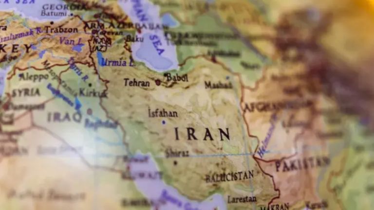 Ο Κόλπος φλέγεται – Εκρήξεις στο Κουβέιτ, Άμπου Ντάμπι & Ντόχα μετά την ένταση Ιράν–Δύσης