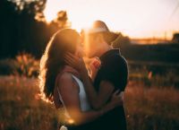 Limerence: Η ερωτική εμμονή που μας μαγεύει και μας κρατά σε σκέψεις