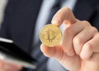 Κατάρρευση Bitcoin κάτω από 71.000 δολάρια: «Σβήνουν» τα κέρδη του ράλι μετά τον Τραμπ και επιστρέφει ο φόβος