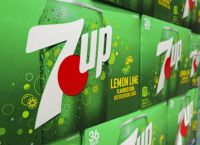 7 Up: Ο «άφραγκος» πωλητής που έβαλε τη δροσιά σε μπουκάλι και έγραψε ιστορία