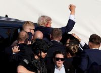 Ένοπλες Απειλές και Πολιτική Τρόμου: Πώς η Ασφάλεια των ΗΠΑ Αντιμετωπίζει Κρίσεις γύρω από τον Τραμπ