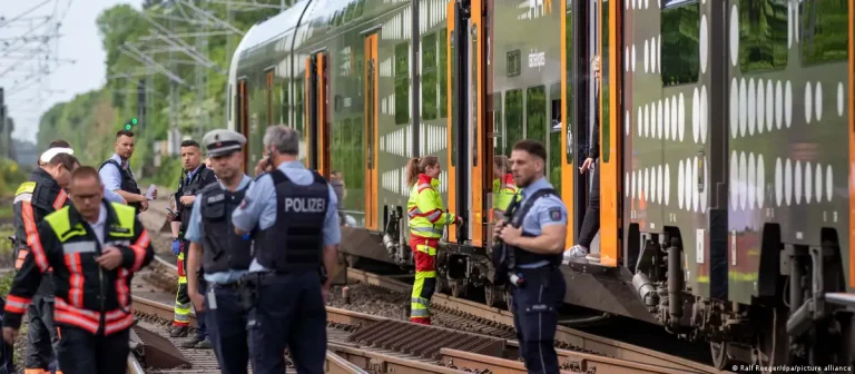 Γερμανία: Πάνω από 3.000 επιθέσεις σε εργαζόμενους τρένων το 2025 – Η δολοφονία ελεγκτή ανοίγει μέτωπο μέτρων