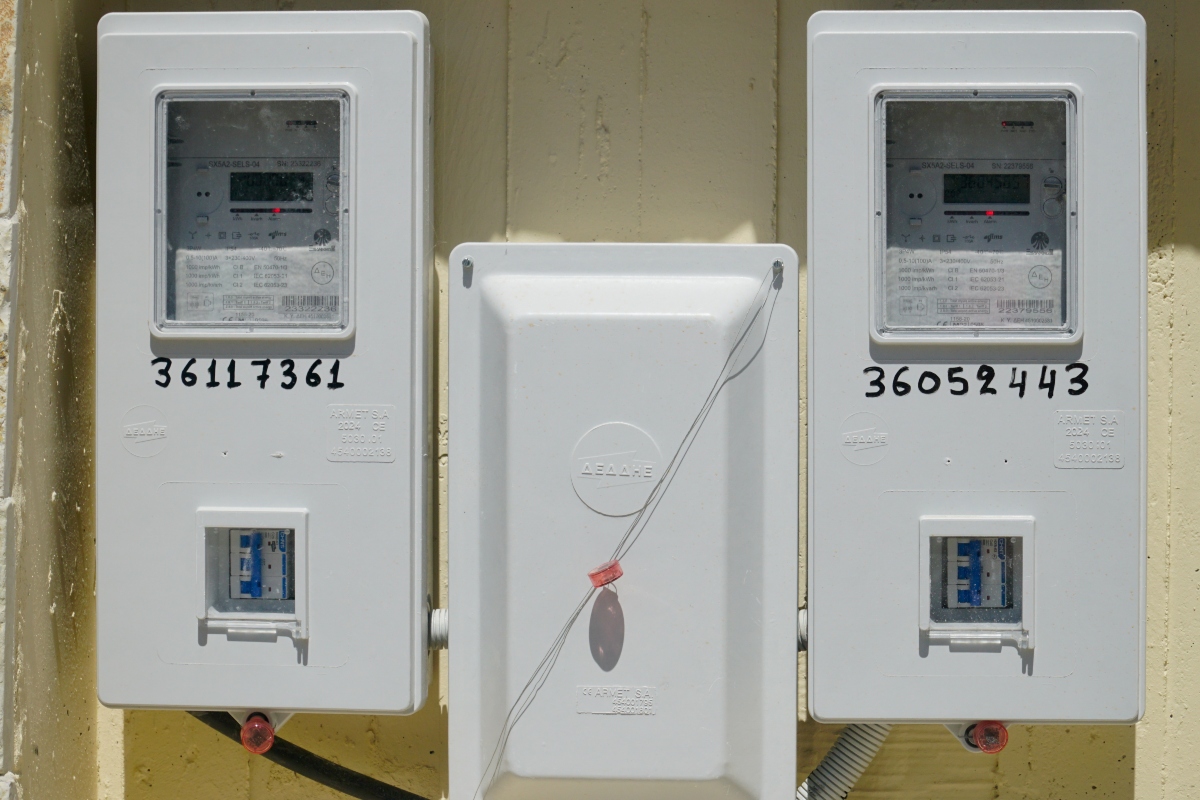 Ξεκίνησε η τιμολόγηση ρεύματος ανά ώρα: Τι αλλάζει για επιχειρήσεις και νοικοκυριά